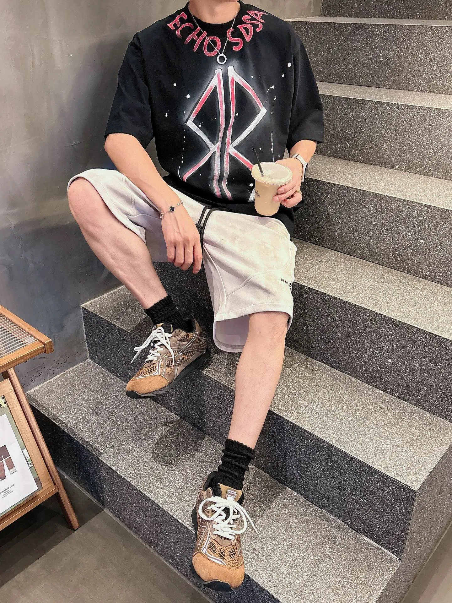 Balenciaga's three-standard complete 2026 summer New Arrival men's casual shorts, advanced custom-made Breathable fabric, Breathable fabric, extremely stretchy and comfortable, impeccable details, top-grade accessories, original logo design concept, delicate and soft feel! The upper body fit is awesome! Size: M-XXXL Please state your height and weight when ordering